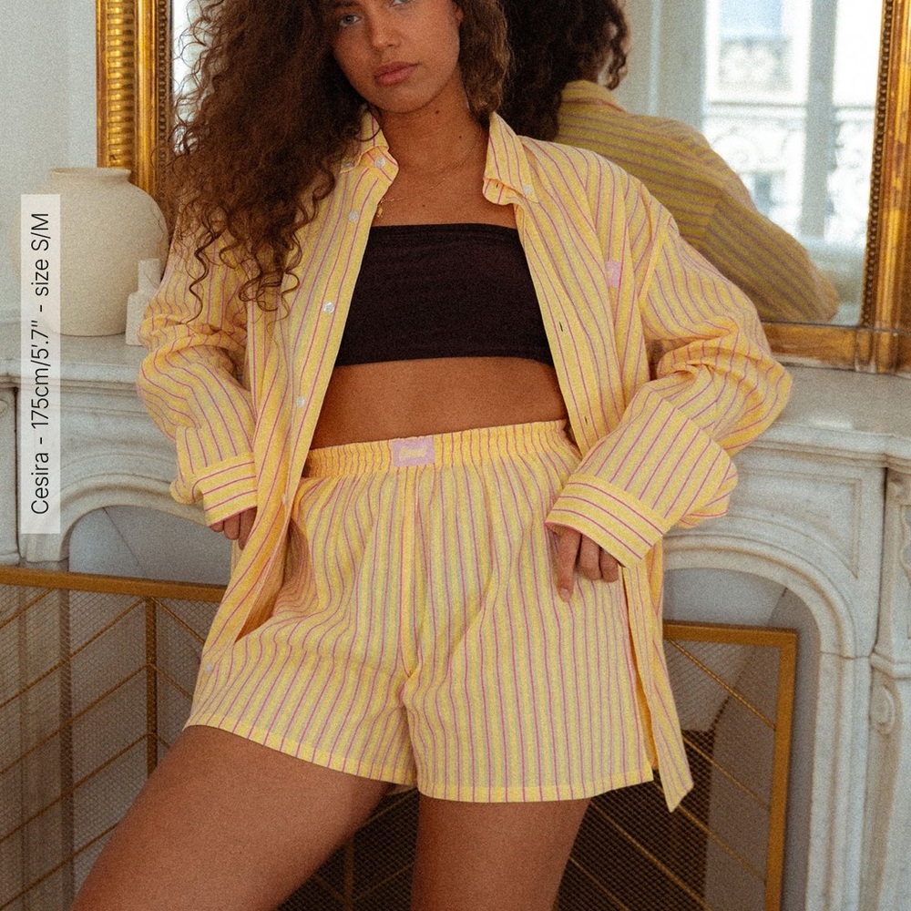 SHORT RAYÉ JAUNE